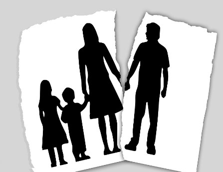 Drawing a family torn to symbolize divorce