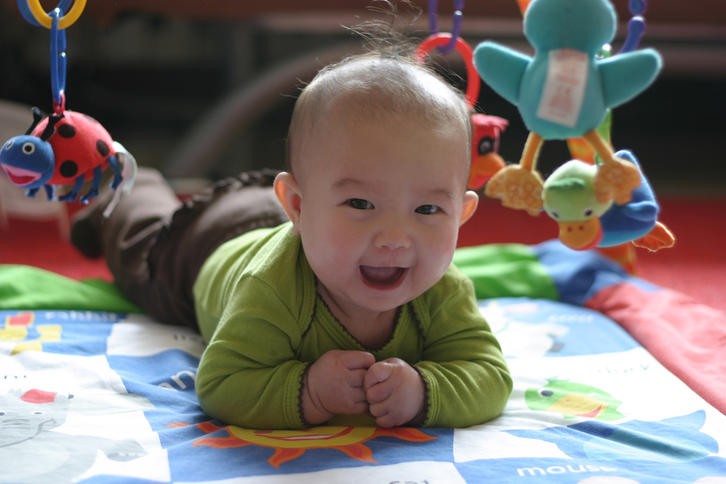 baby doing tummy time