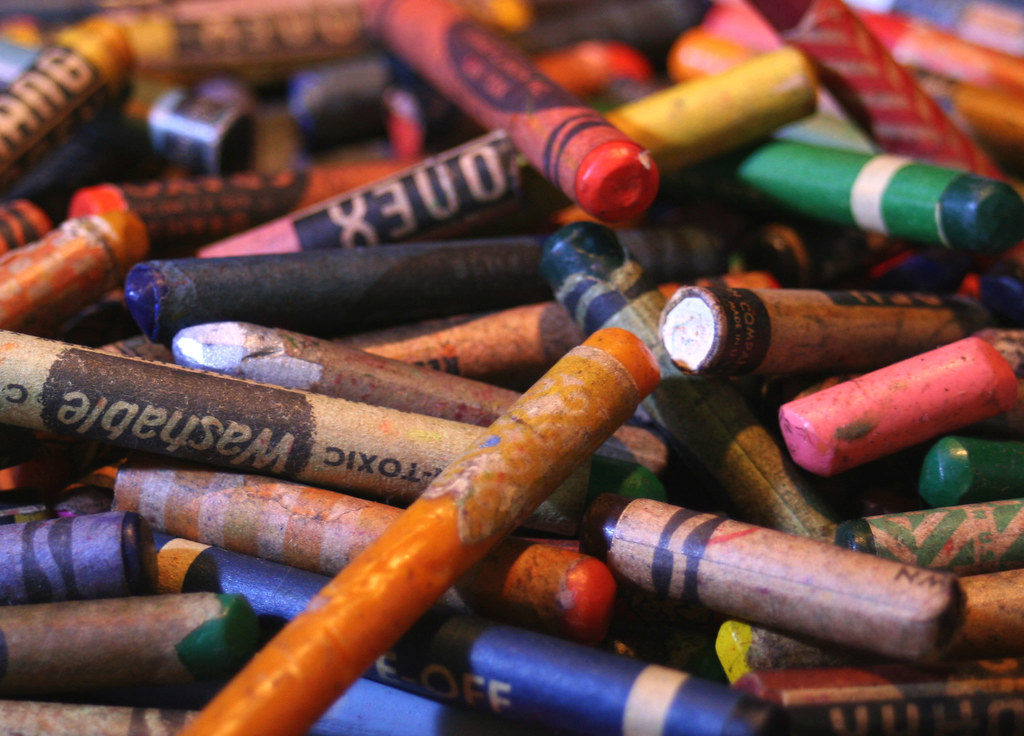 crayons of various color