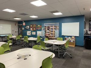 Image of table arrangement in the classroom